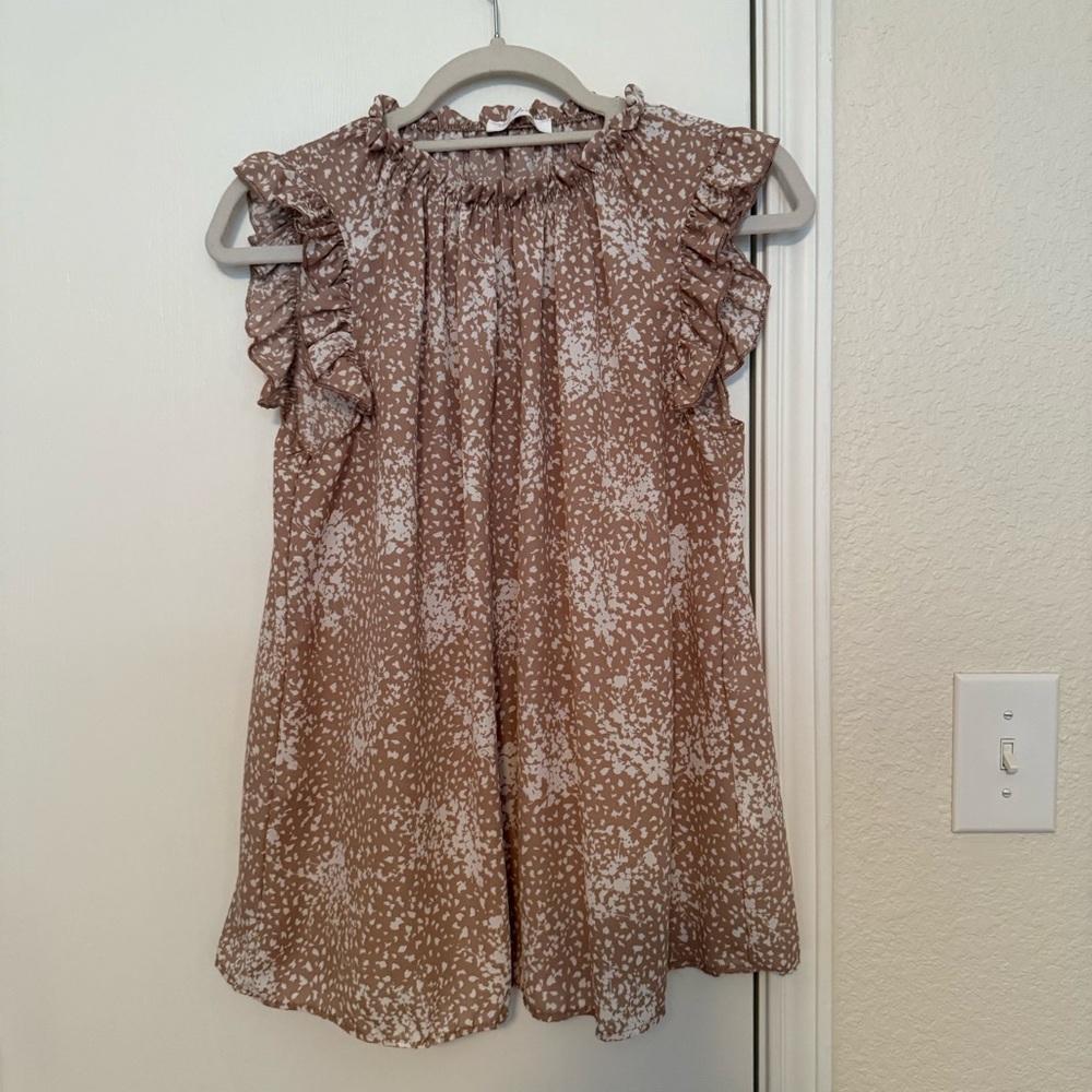 Ces Femme Cream and Beige Ruffled Sleeveless Blouse